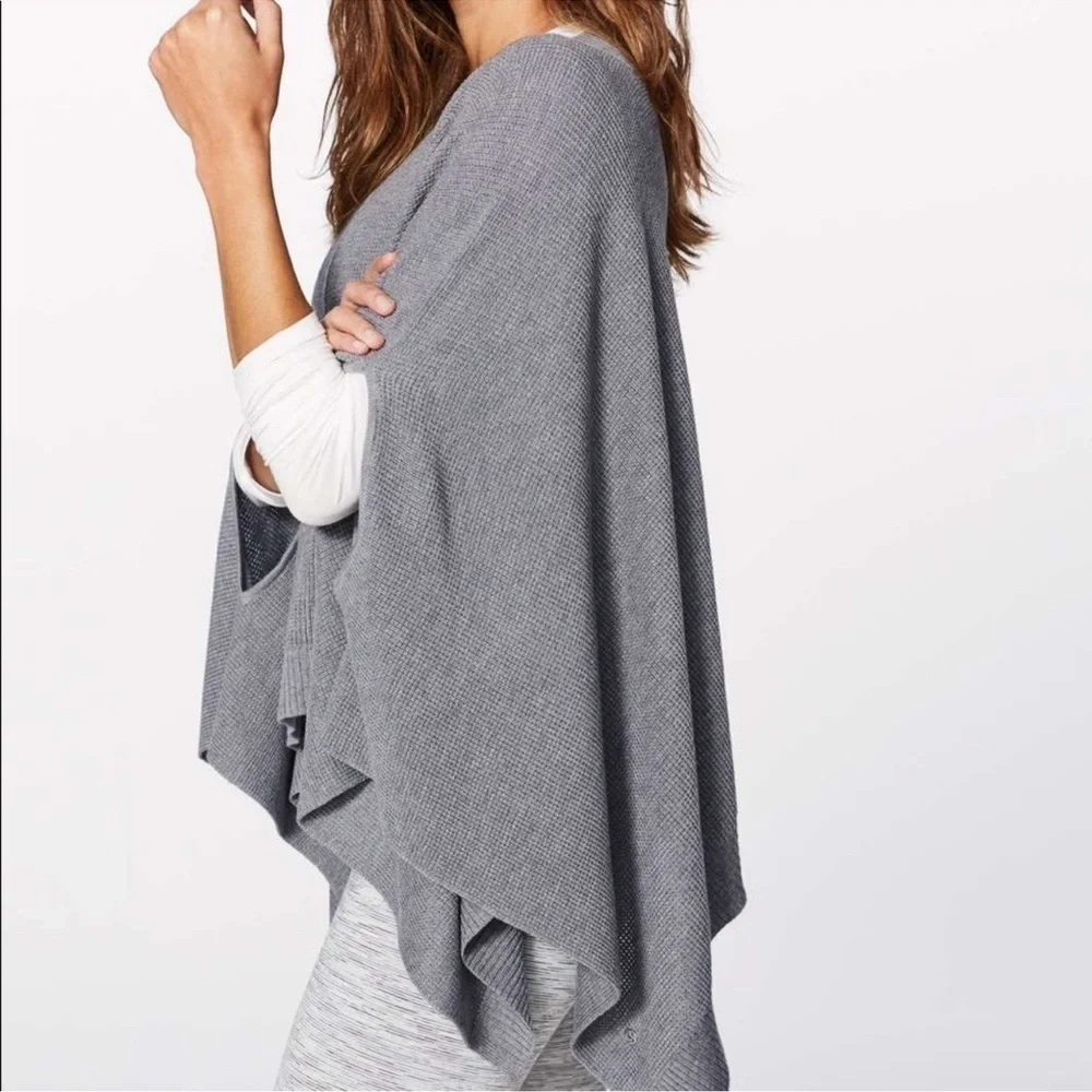 Lululemon Forward Flow Cape Poncho | Grey